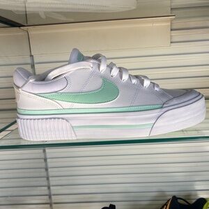 Authentic Nike Women's court legacy lift  Sneakers White and Mint Green size 8.5